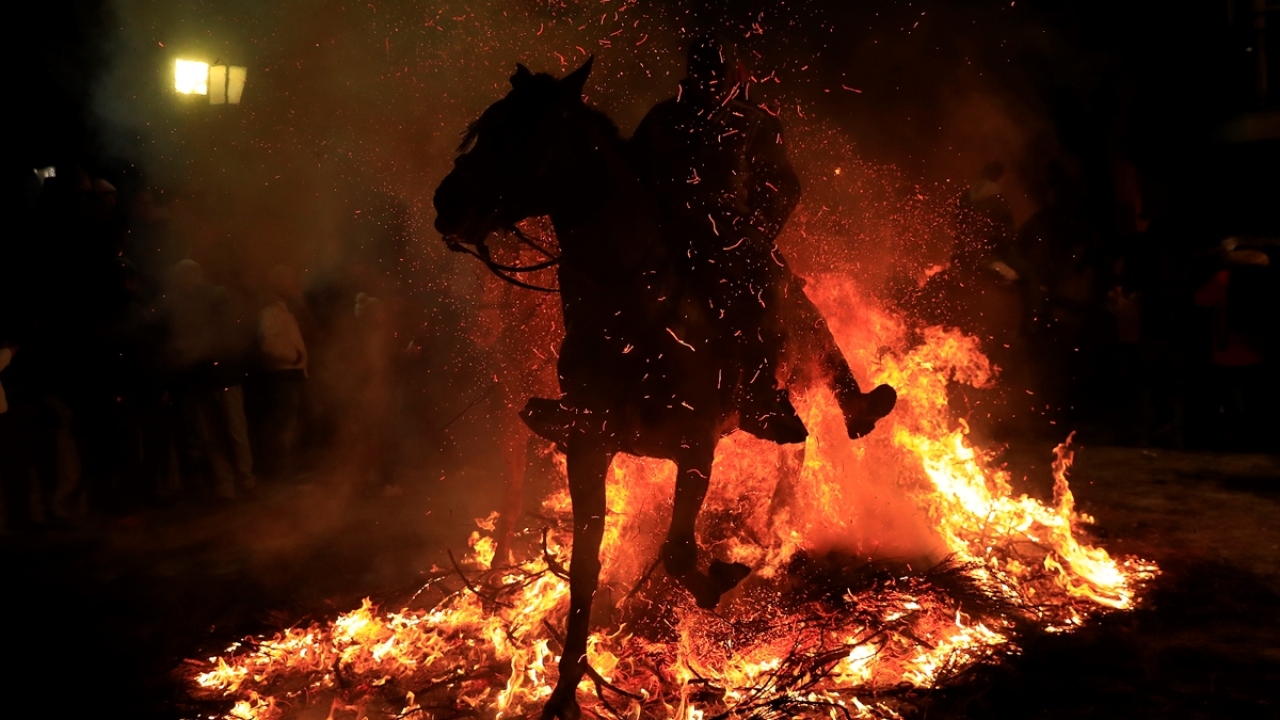 Nüfusu 600 olan San Bartolome de Pinares kasabası "Las Luminarias" ile son yıllarda meraklıların ve fotoğrafçıların da ilgi odağı oldu.