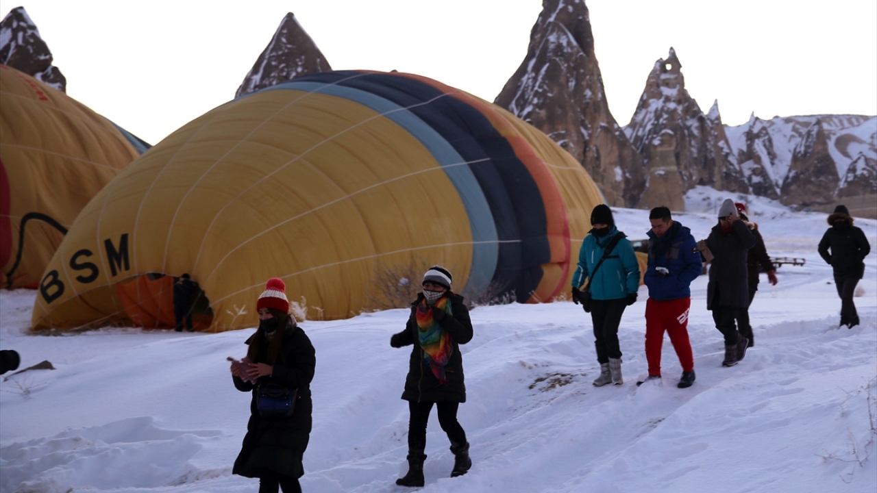 Tayvanlı turist Yu Shih Ting ise Kapadokya`nın gökyüzünden çok daha ilgi çekici olduğunu ifade etti.