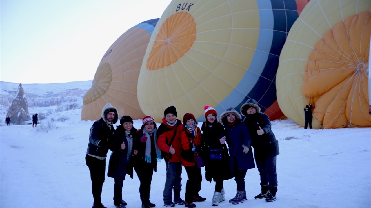 Yu, "Burası çok güzel ve korunmuş tarihi yerlerle kaplı. Dün birçok yeri gezdikten sonra bugün de balon turuna katılarak gökyüzünden seyrettim. Çok mutluyum." diye konuştu.