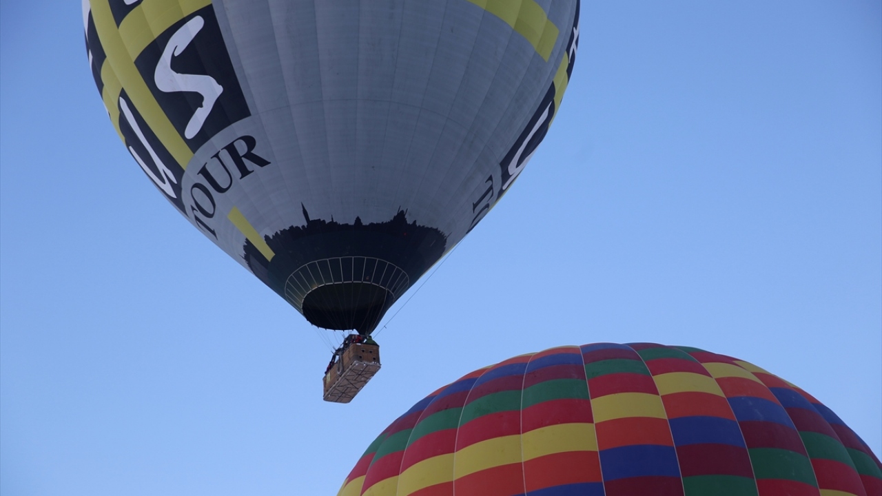 Peribacaları ve doğal kaya oluşumlarını kuş bakışı izlemenin eşsiz bir duygu olduğunu kaydeden Thai Fang da tur sırasında çektiği fotoğrafları sosyal paylaşım sayfasında yayımlamak için sabırsızlandığını dile getirdi.