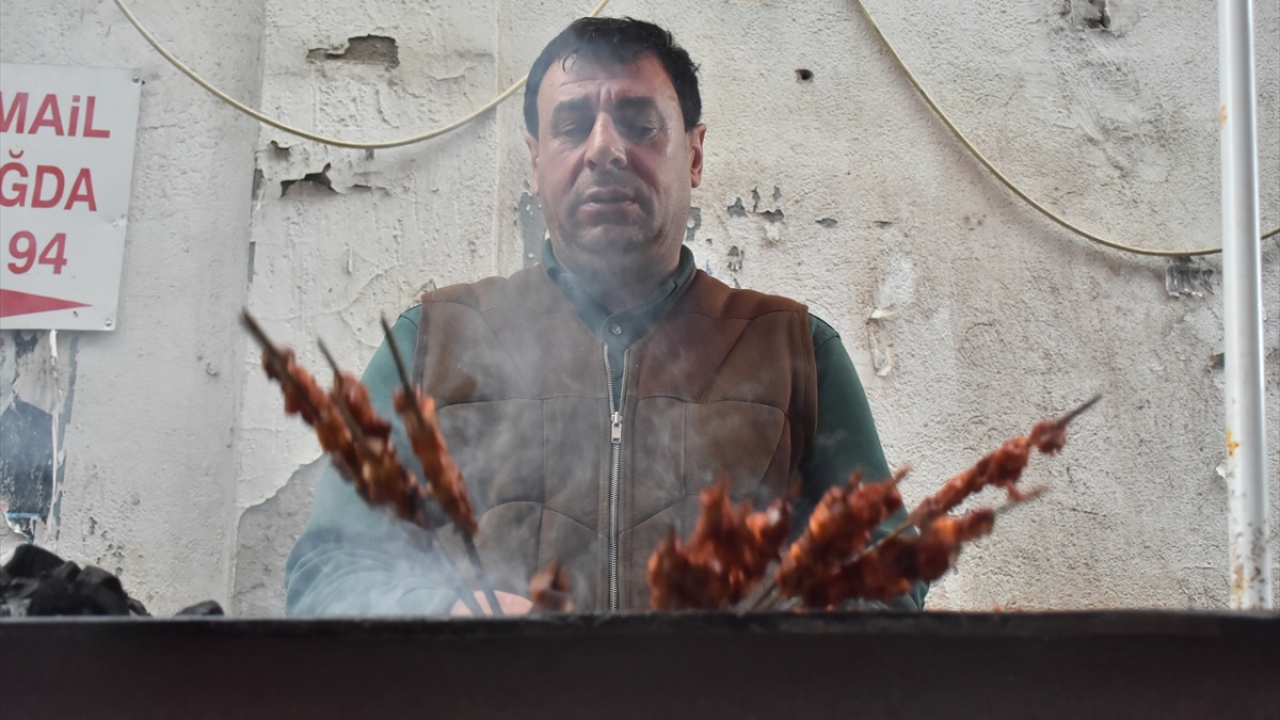 Konya`dan gelen Muzaffer Yıldız, perde ciğerinin farklı bir tadı olduğunu belirtti.