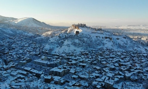 Tarihi Kütahya Kalesi'nde beyaz güzellik