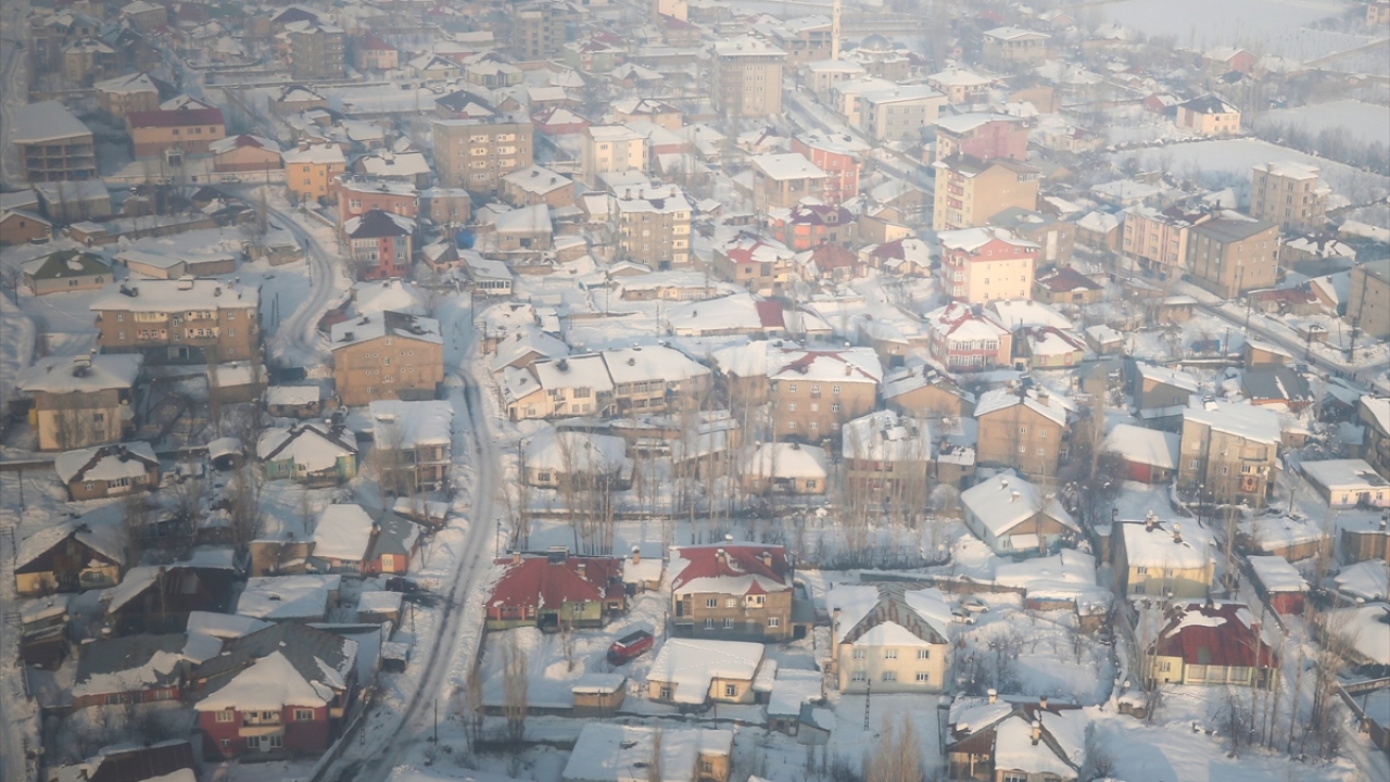 Kış mevsimi bütün zorluklarına rağmen, bazı güzellikleri de beraberinde getirdi.