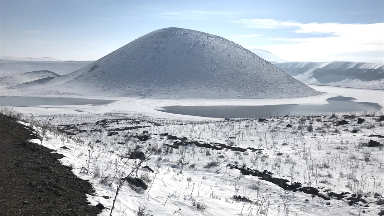 Gölün kurumaması için yer altı sularının kontrollü kullanılması gerektiğine de değinen Arık, şöyle devam etti: