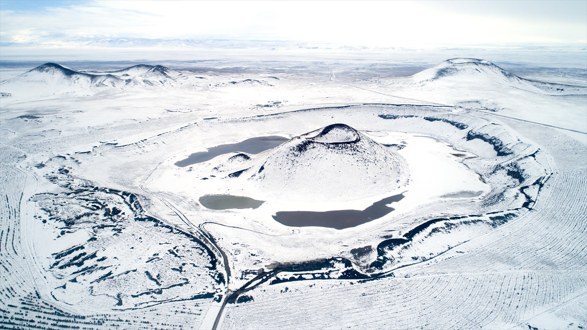 Yer altı suyunun kontrolsüz kullanımı ve son yıllarda yetersiz yağış nedeniyle kuruyan göle, geçen yılın aynı dönemine oranla yaklaşık yüzde 50 artarak yağan kar ve yağmur can suyu oldu.  