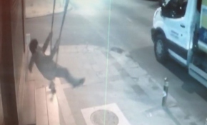 Süs kurdelelerinden salıncak güvenlik kamerasında