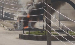 Rakka halkı terör örgütü YPG/PKK'ya ait kontrol noktasını ateşe verdi