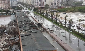 Antalya'yı hortum vurdu: 1 çocuk hayatını kaybetti