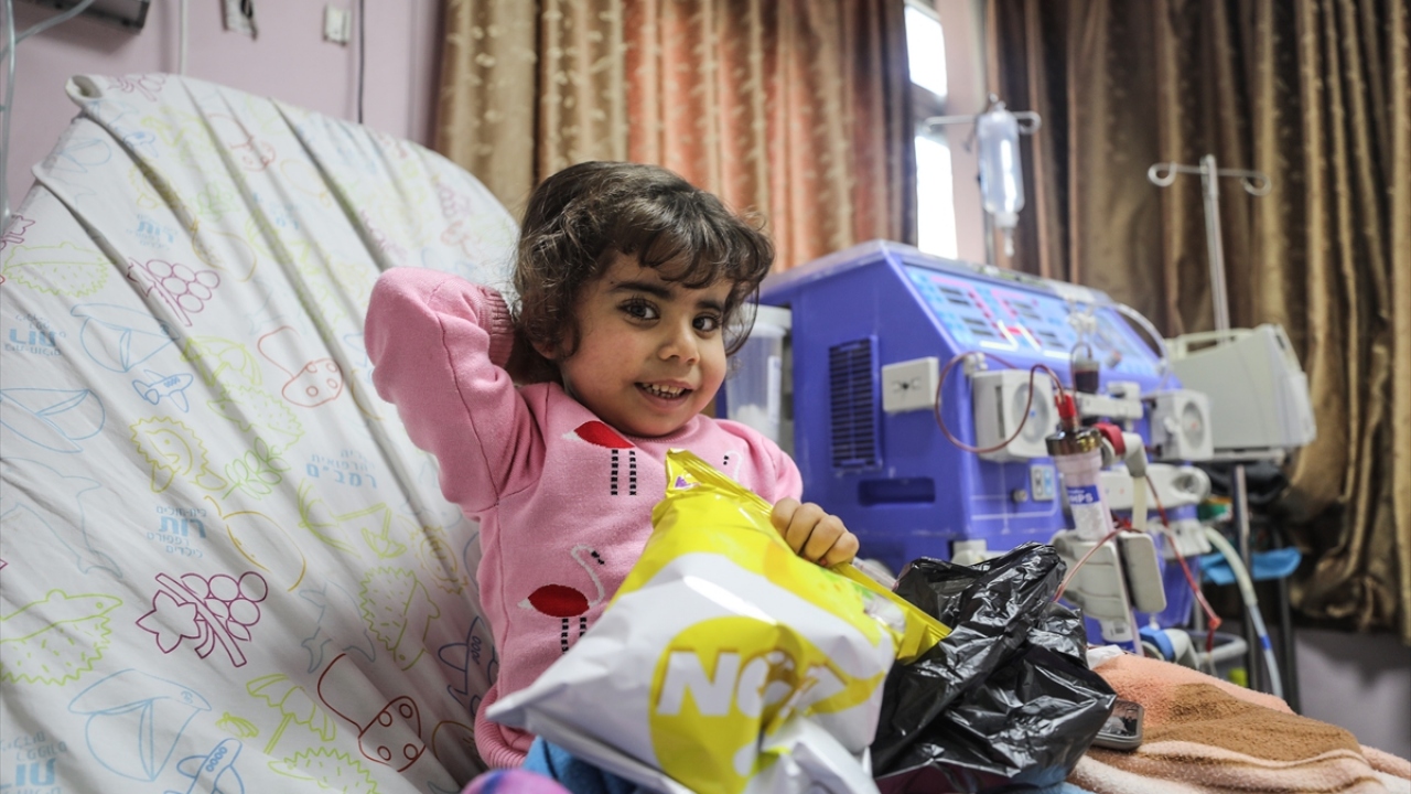 Filistin Sağlık Bakanlığı daha önce yaptığı yazılı açıklamalarda, kısa sürede yakıt krizinin çözülmemesi halinde Gazze`deki birçok hastane ve sağlık merkezinin kapanma tehdidiyle karşı karşıya olduğunu duyurmuştu. 