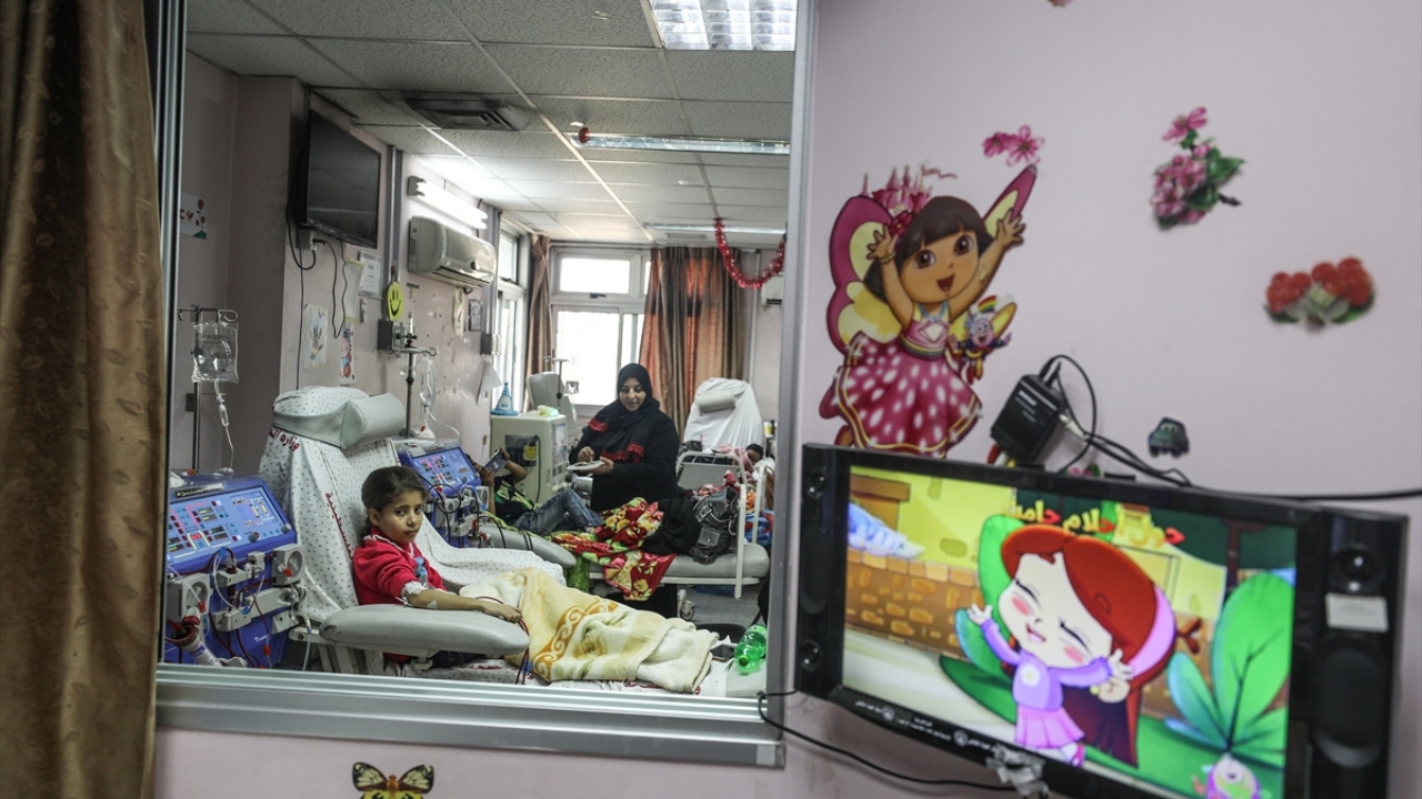 Dünya Sağlık Örgütü, Uluslararası Kızılhaç Örgütü, Birleşmiş Milletler ve Filistin hükümetine Gazze`deki hastaneler için gerekli yakıtı temin etme çağrısında bulunan Ebu Silmiyye, ölüm tehlikesiyle karşı karşıya olan hastaların kurtarılmasını istedi. 