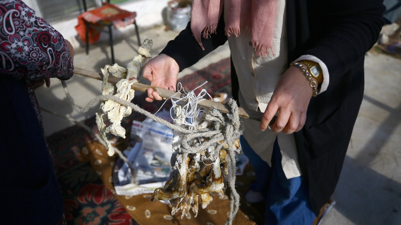 Gurbette yaşayan her Taşkentli gibi şehir dışındaki 5 çocuğunun da kurutulmuş et hasreti çektiğini aktaran Darıcı, bu geleneği yaşatmaya devam edeceklerini kaydetti.