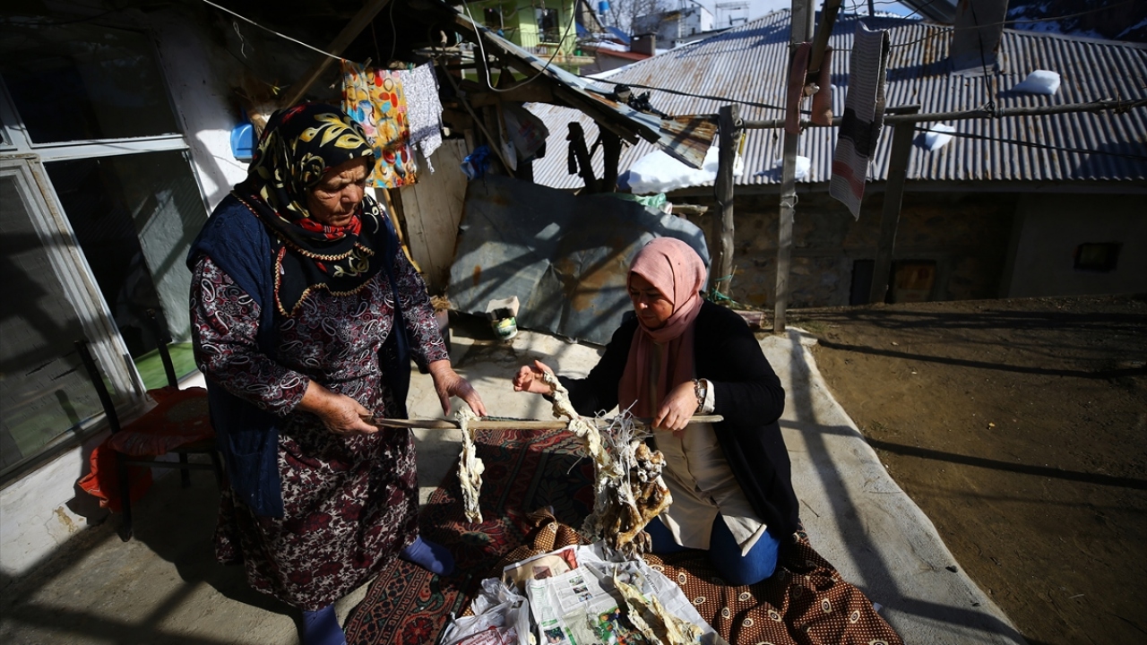 Atalardan miras kalan yöresel lezzet kurutulmuş et, genellikle pişen her yemeğe katılıyor ve farklı bir aroma veriyor. 