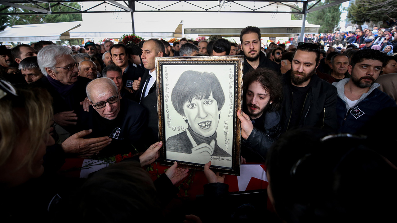 Gruda`nın naaşı Zincirlikuyu Mezarlığı`nda toprağa verildi.