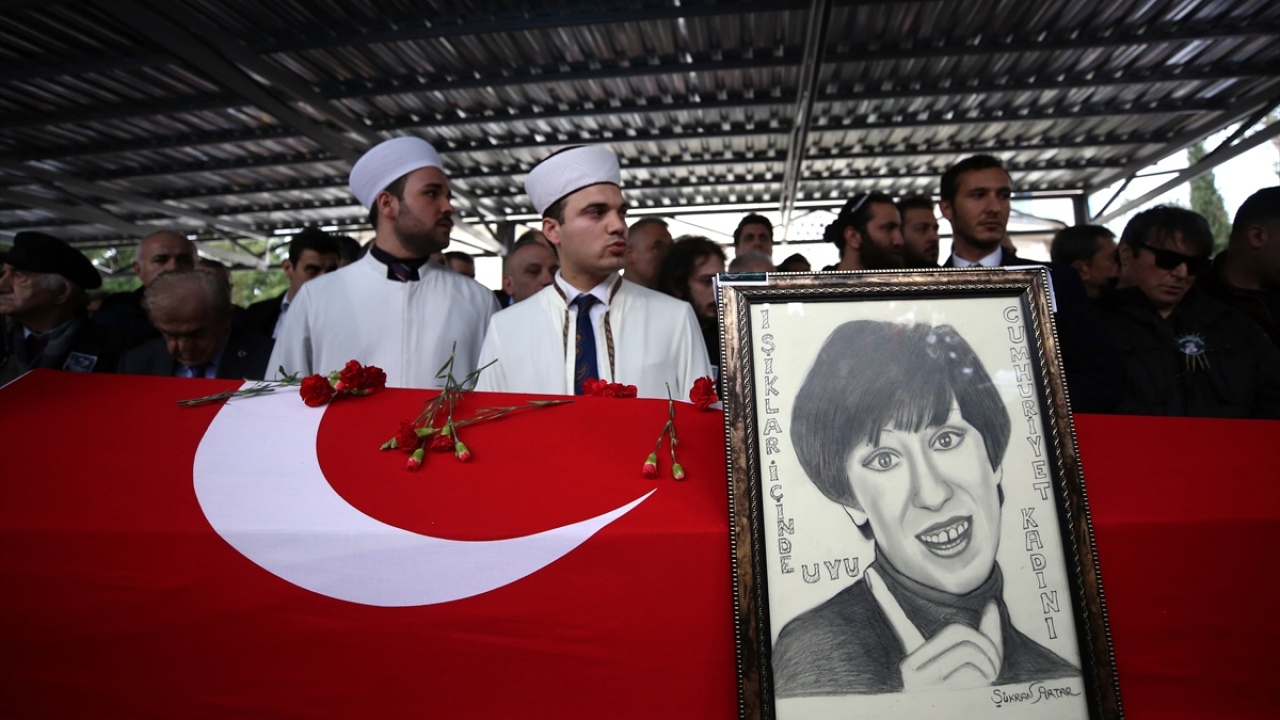 Sinemada “Tosun Paşa”, “Süt Kardeşler”, “Şabanoğlu Şaban”, “Hababam Sınıfı", “Neşeli Günler” gibi çok sayıda klasikleşmiş Türk filminde rol aldı.