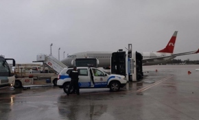 Antalya Havalimanı'nda hortum: 12 yaralı