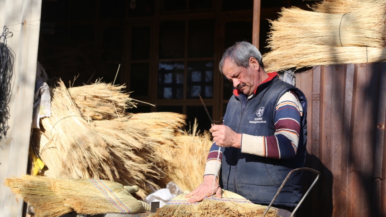 "Süpürge yapımı da her ürün gibi bir emek istiyor."