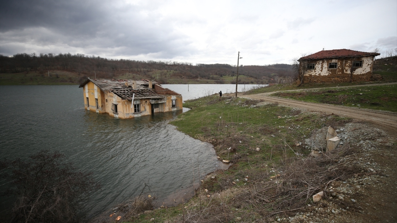 Yerleşkenin sular altında kalmasının ardından Toplu Konut İdaresi (TOKİ) aracılığıyla 1 kilometre uzaklıkta inşa edilen 123 evde ise halen 215 kişi ikamet ediyor.