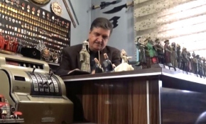 Edirneli kasap Türk büyüklerinin biblolarını topluyor