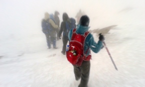 Yolunu kaybeden dağcılar TRT istasyonuna sığındı