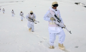 Mehmetçik sırtında onlarca kilo malzemeyle vatan nöbetinde