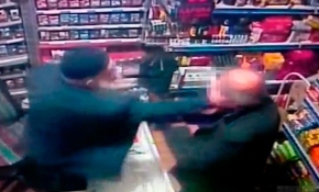 Kendisini dolandırmak isteyen kişiye tokat attı