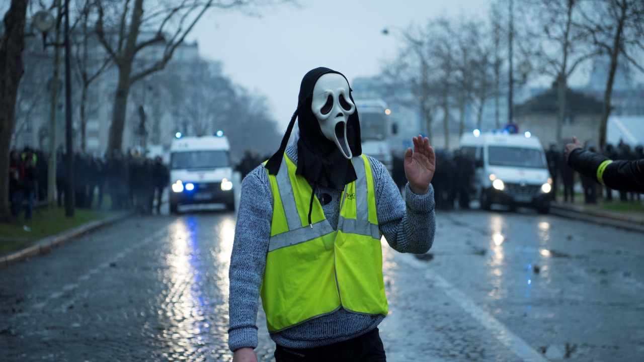 Eylem yasağı getirilen bu kişilerin tüm bilgilerinin bir listede yer alacağı belirtildi.