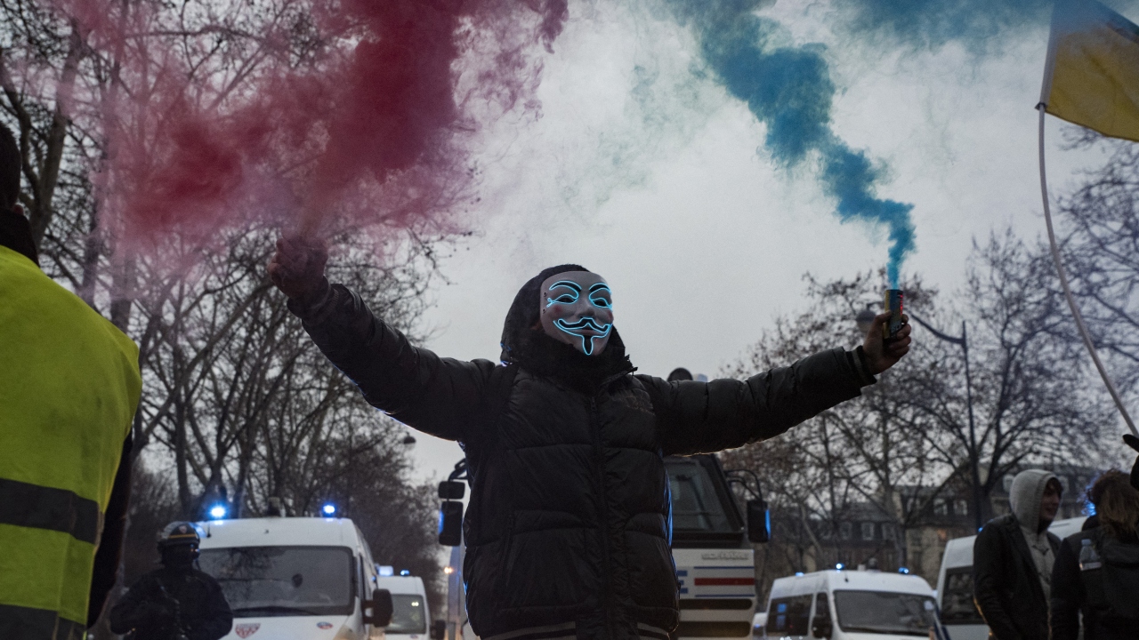 Gösterilerde ortaya çıkan zararın maliyetinin de eylemciler veya "şiddete başvuranlar" tarafından karşılanması öngörülüyor.