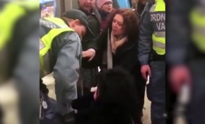 İsveç'te hamile siyahi kadına metro görevlilerinden şiddet