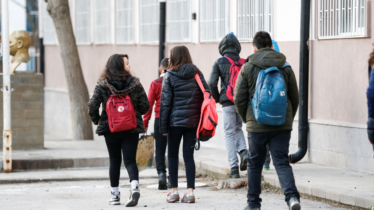Milli Eğitim Bakanlığınca Liselere Geçiş Sistemi (LGS) kapsamındaki merkezi sınav 1 Haziran`da gerçekleştirilecek.