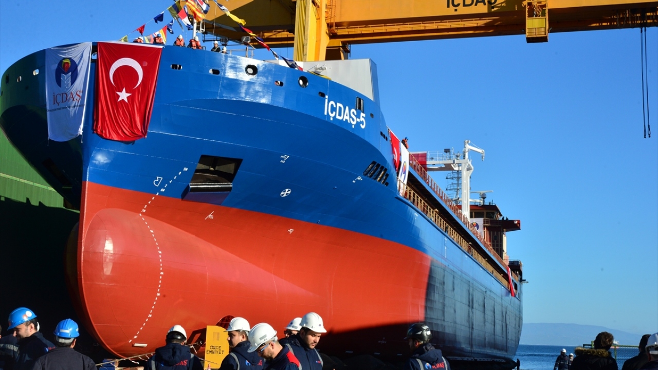 Danimarka, Almanya ve Kanada`daki dünyanın önde gelen armatörlerine siparişle gemi üreten İÇDAŞ`ın, Amerika ve Avrupa`nın birçok ülkesinden gelen talepler doğrultusunda iş bağlantısı için görüşmelerini sürdürdüğü öğrenildi.