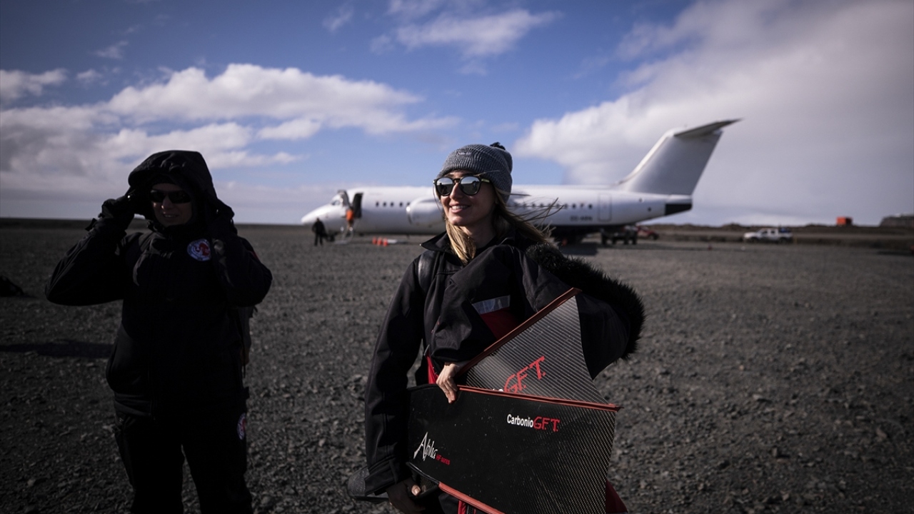 Yolculuk süresince ekibi en çok zorlayan, Antarktika’da kullanacakları bilimsel malzemelerin de aralarında olduğu bagajların fazlalığı oldu. 