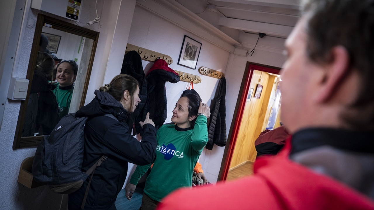 Serbest dalış dünya rekortmeni milli sporcu Şahika Ercümen de Antarktika’ya ilk defa gittiğini, burada dalış yapma fırsatı olacağını söyledi. 