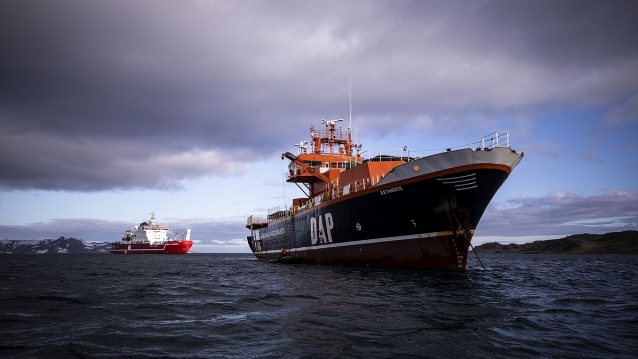 Sefer katılımcılarından Niğde Ömer Halisdemir Üniversitesi Tarım Bilimleri ve Teknolojileri Fakültesi Öğretim Üyesi Prof. Dr. Sedat Serçe ise Antarktika’ya ilk defa gitmenin heyecanını yaşadığını dile getirdi.
