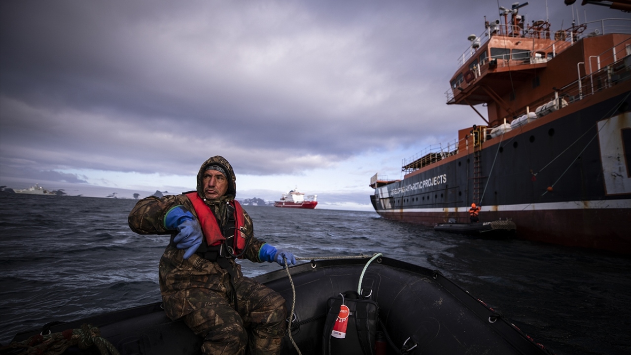 Mesleği gereği dünyanın birçok yerinde bulunduğunu kaydeden Serçe, "Dağcılık geçmişim de var, daha önce dünyanın önemli birkaç dağına çıktım. Onlar çok heyecan verici olaylardı ama hayatımda hiç bu kadar heyecanlandığımı hissetmemiştim." dedi.