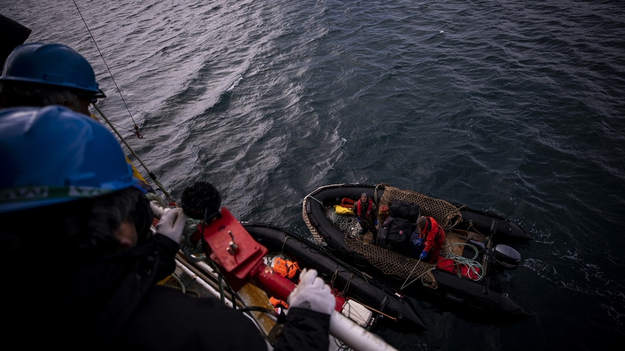 Bilim insanlarının yanı sıra sefere Meteoroloji Genel Müdürlüğü, Harita Genel Müdürlüğü, Türk Deniz Kuvvetleri Seyir Hidrografi ve Oşinografi Dairesi Başkanlığı ve Sahil Güvenlik Komutanlığından yetkililer de katılacak.