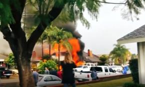 Gökyüzünde alev alan uçak evlerin üzerine düştü: 5 ölü