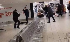 Havalimanındaki kavgada yumruklar havada uçuştu