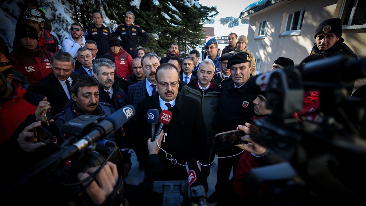 Bursa Valisi Yakup Canbolat, olay yerindeki incelemelerinin ardından gazetecilere açıklama yaptı.