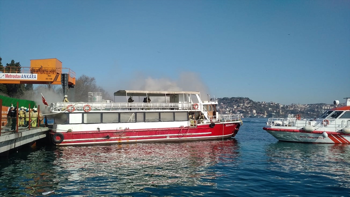 İhbar üzerine bölgeye sahil güvenlik, deniz polisi, kıyı emniyeti personelleri ile sağlık ekipleri gönderildi.
