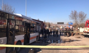 Eskişehir'de halk otobüsü tırla çarpıştı