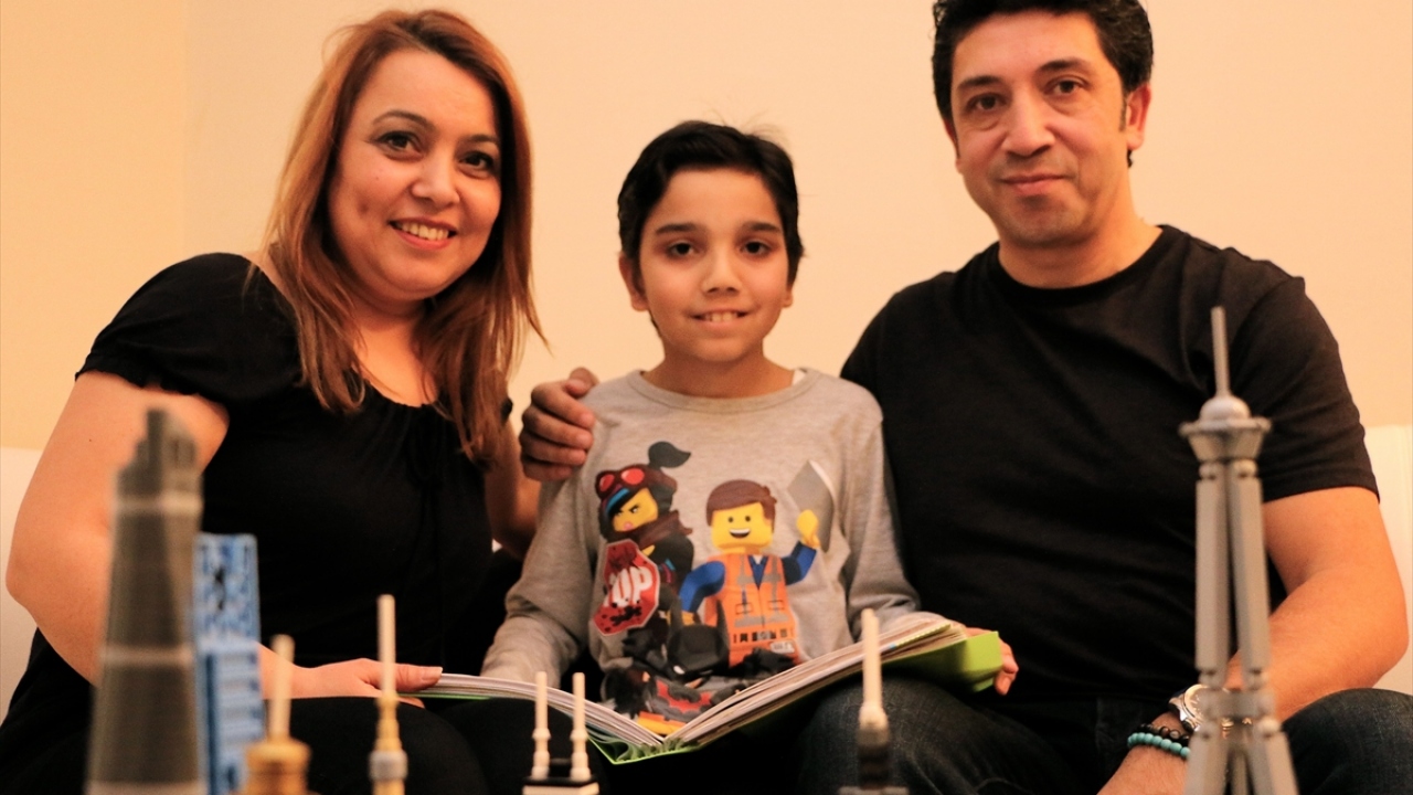 Efe Bilgili, yaptığı açıklamada, lego birleştirmenin kendisinde bir tutku olduğunu belirterek, yeni bir kutu geldiğinde hemen açıp birleştirmek istediğini kaydetti.