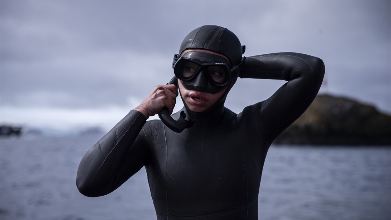 Zodyak botla dalış noktasına gelen Ercümen şnorkelini taktı.