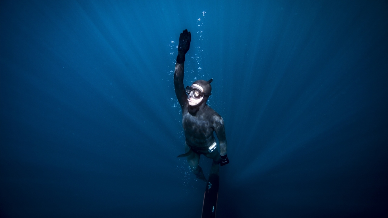 Zodyak botla dalış noktasına gelen Ercümen, su sıcaklığının 0 derece olduğu bölgede dalışını yaptı.