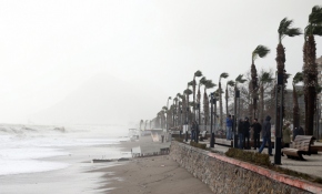 Antalya ve Muğla'da fırtına etkisini gösterdi