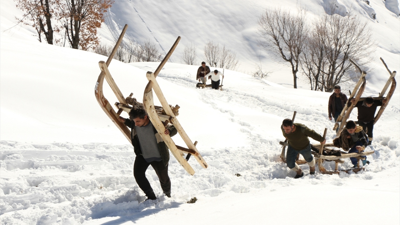Besici Nezir Karabaş, yaptığı açıklamada, kış mevsiminin bölgede çok sert geçtiğini ifade etti.