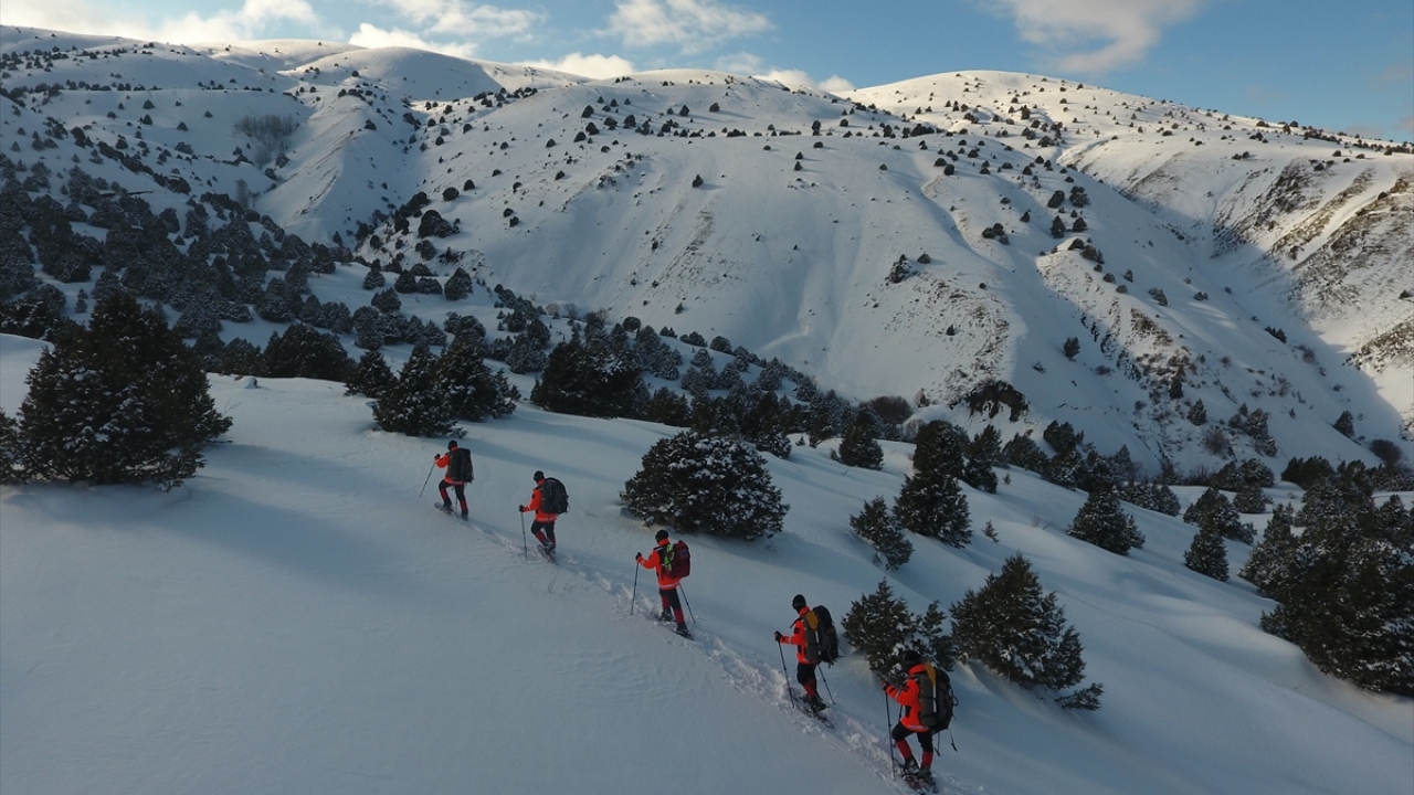 Uzunlukları 1363 ile 2500 kilometre arasında değişen ve farklı zorluk derecesine sahip 4 pistiyle kayak tutkunlarına hizmet veren kayak merkezi, toplam 12 kilometrelik pistlerinde kayak tutkunlarını ağırlıyor.