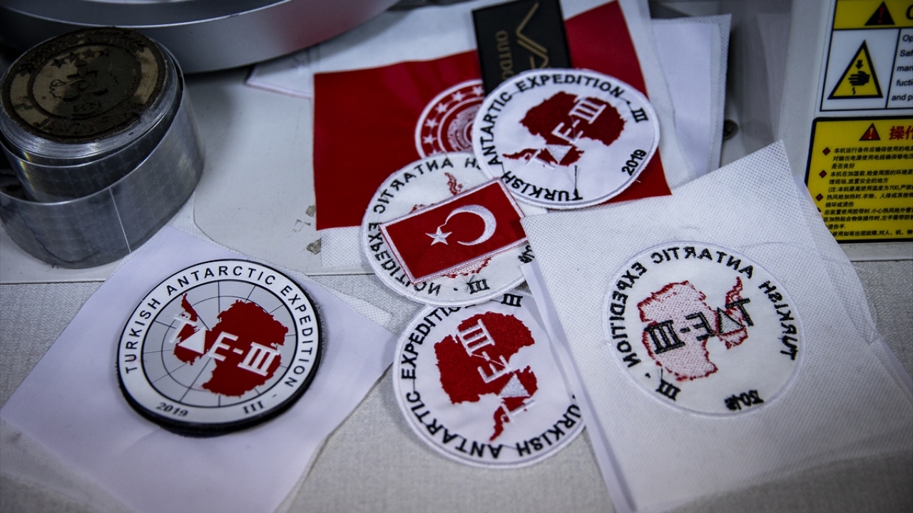 Bu yıl 25 katılımcının yer aldığı seferde, bilim insanlarını en çok bölgedeki hava şartları zorluyor. 