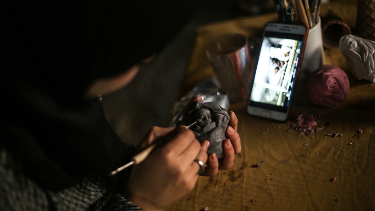 Gazze`ye 2006`dan bu yana üç defa kapsamlı saldırı düzenleyen İsrail, son olarak 2014`te "Koruyucu Hat Operasyonu" adı altındaki saldırılarıyla bölgeyi hedef almıştı. 