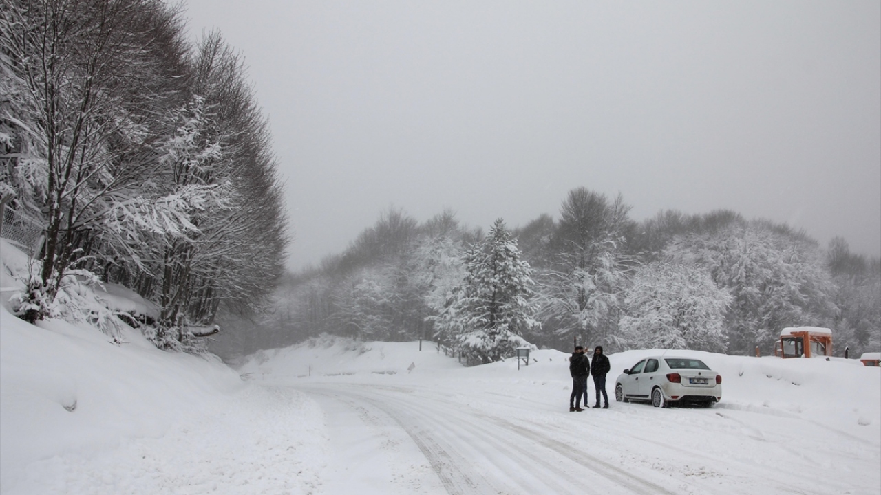 Trafik ekipleri de sürücüleri dikkatli olmaları konusunda uyarıyor.