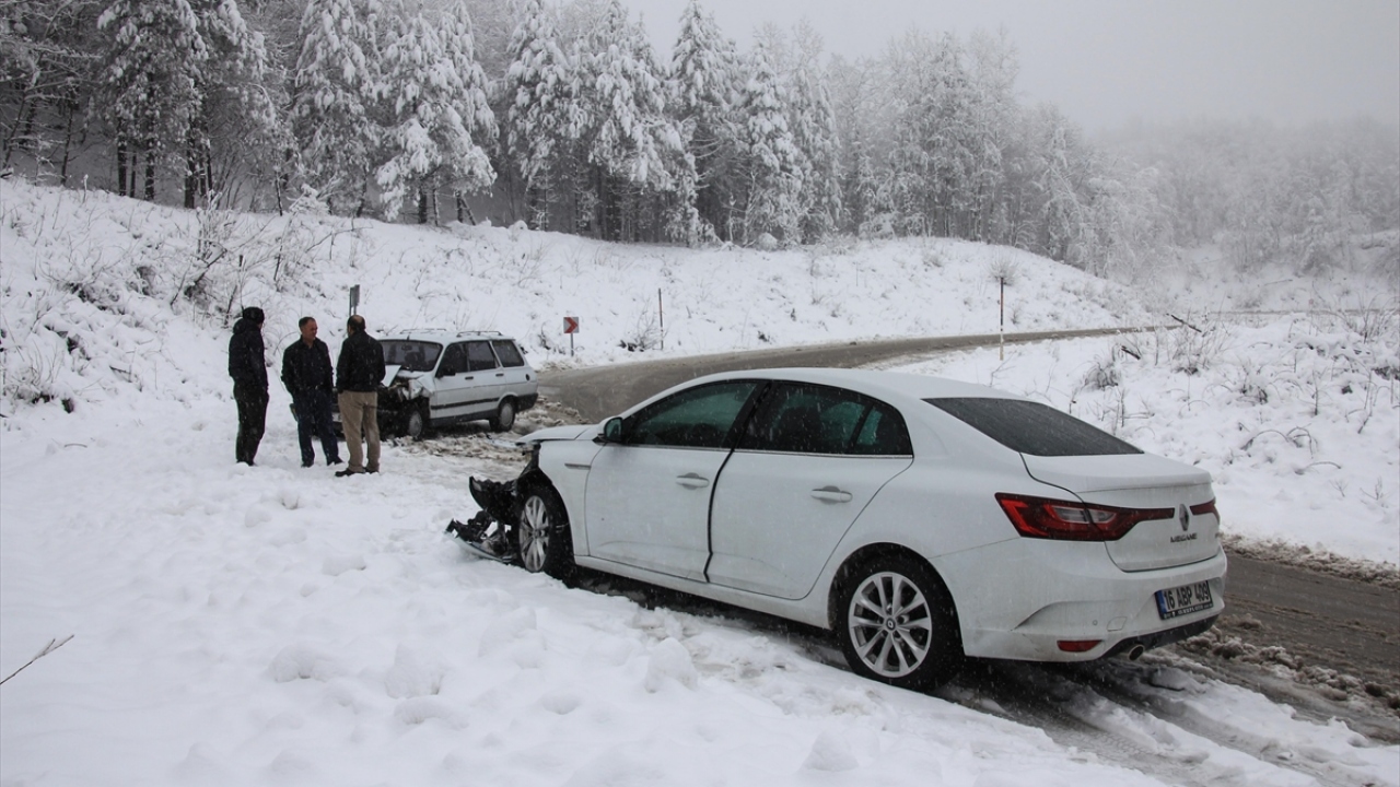 Öte yandan, buzlanma nedeniyle hasarlı kazalar meydana geldi.